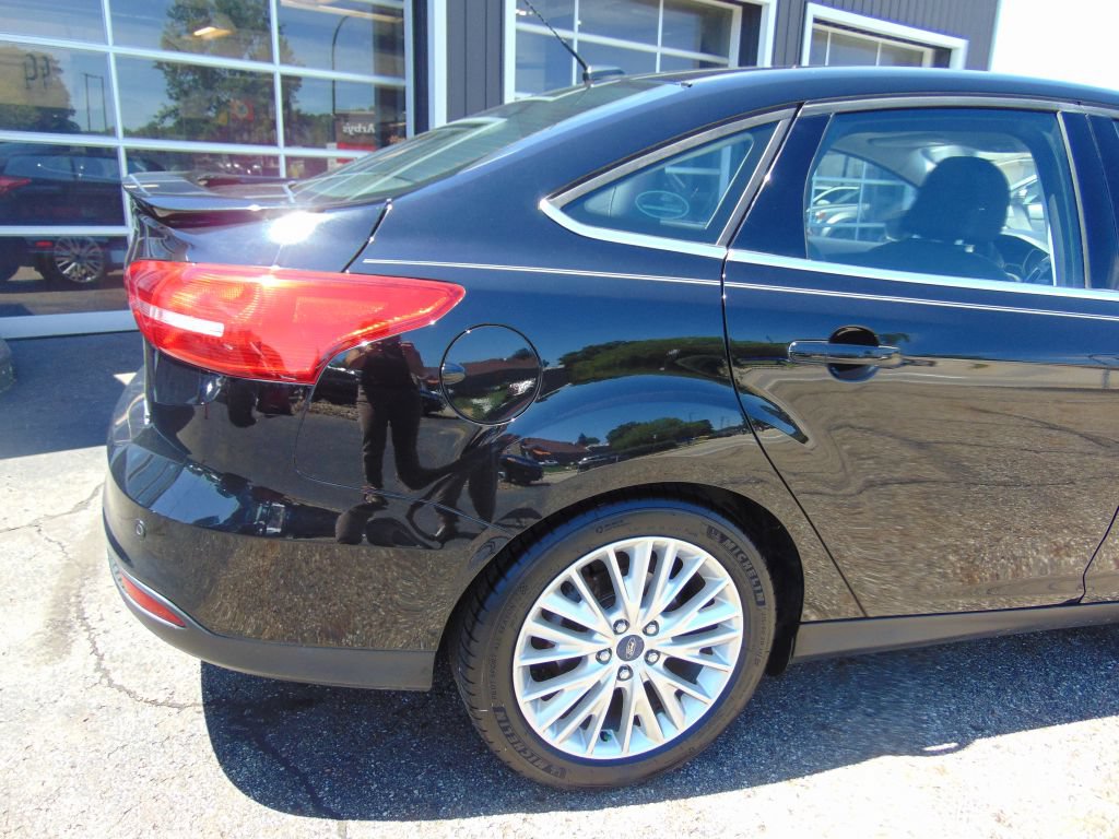 Used 2016 Ford Focus Titanium w/ Titanium Technology Package FWD image 14