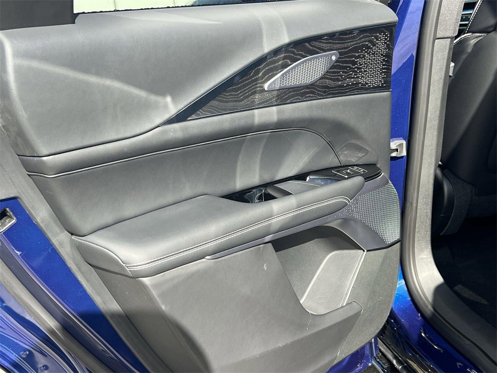New 2026 Cadillac Lyriq V image 27