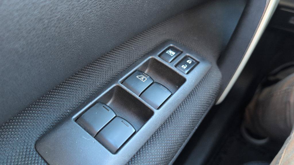 Used 2012 Nissan Rogue S FWD image 13