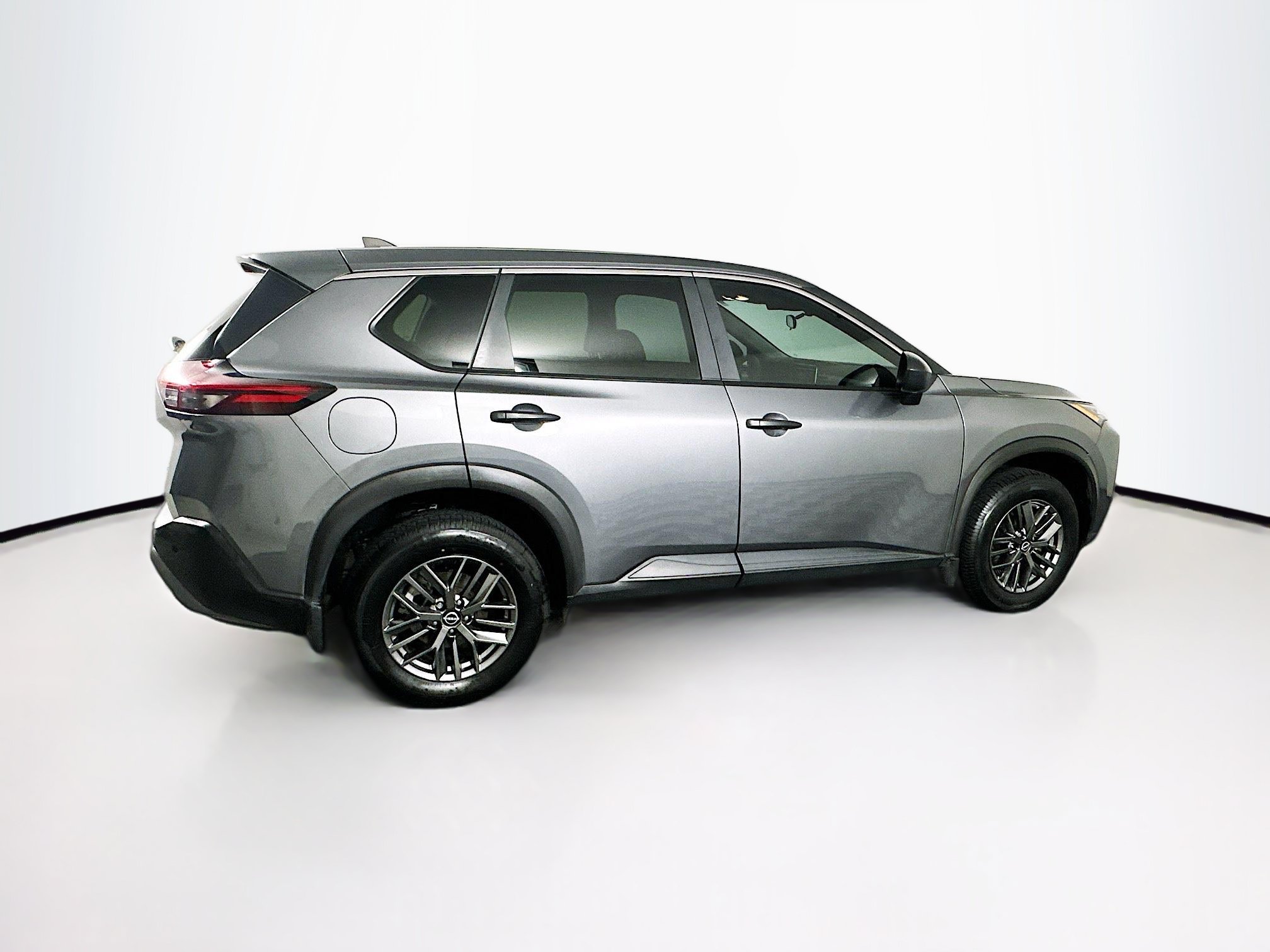 Used 2023 Nissan Rogue S AWD/4WD image 10