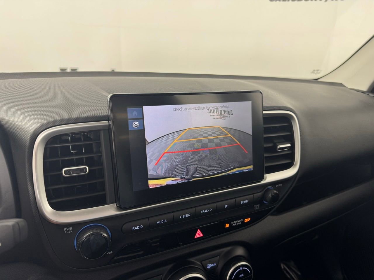 Used 2025 Hyundai Venue SEL image 16