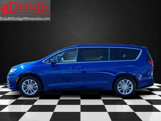 Used 2021 Chrysler Pacifica Touring image 2