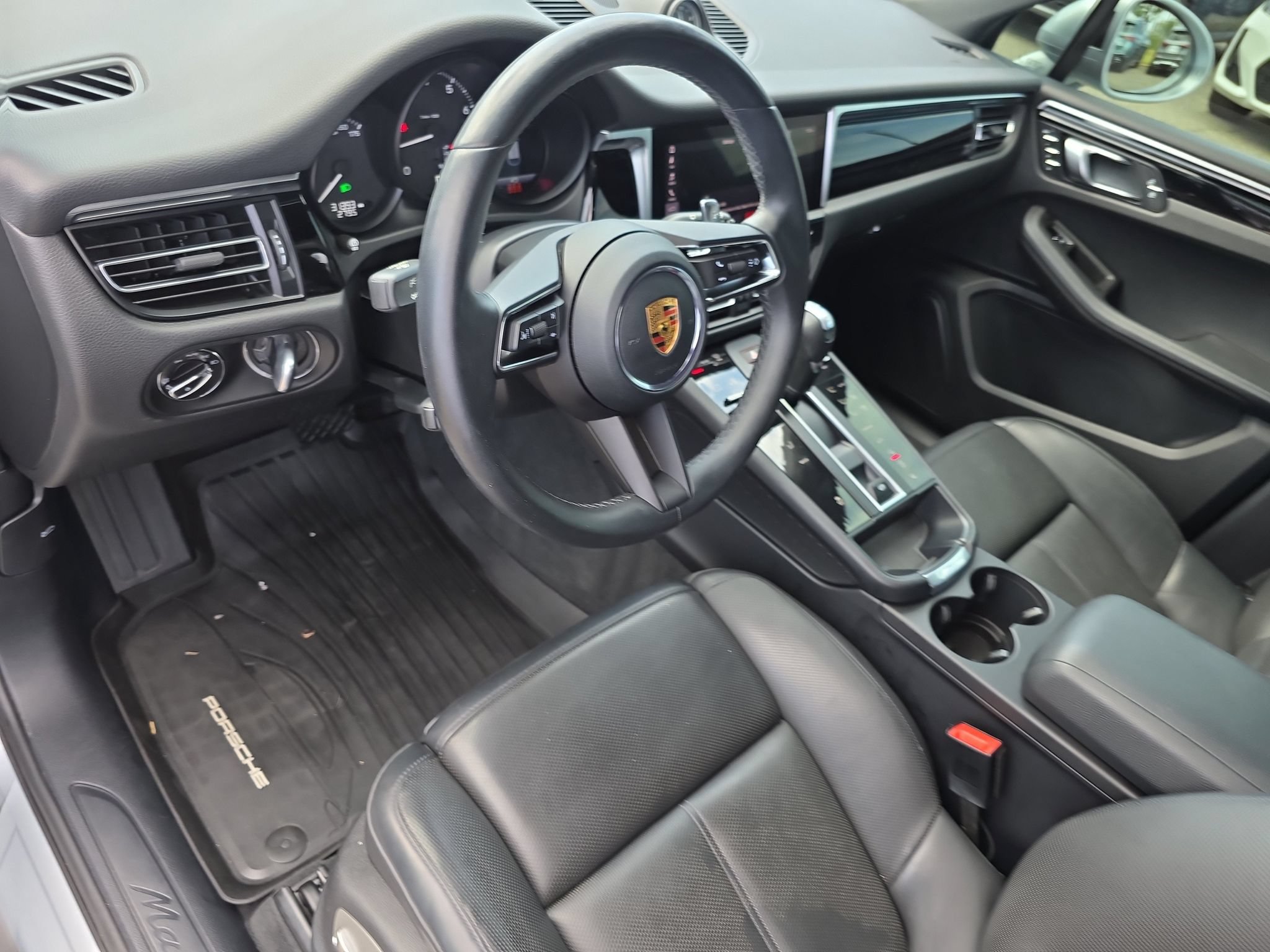 Used 2023 Porsche Macan Turbo AWD/4WD image 9