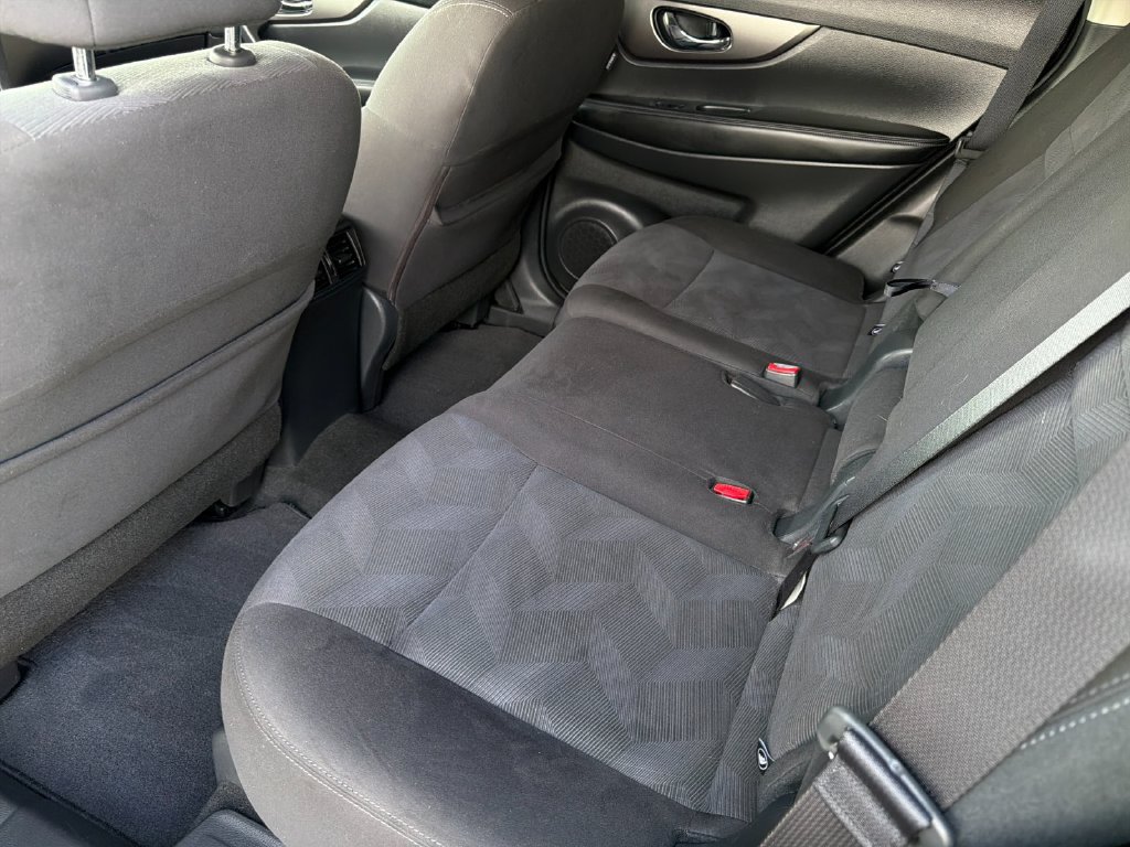 Used 2016 Nissan Rogue S w/ Appearance Package FWD image 12