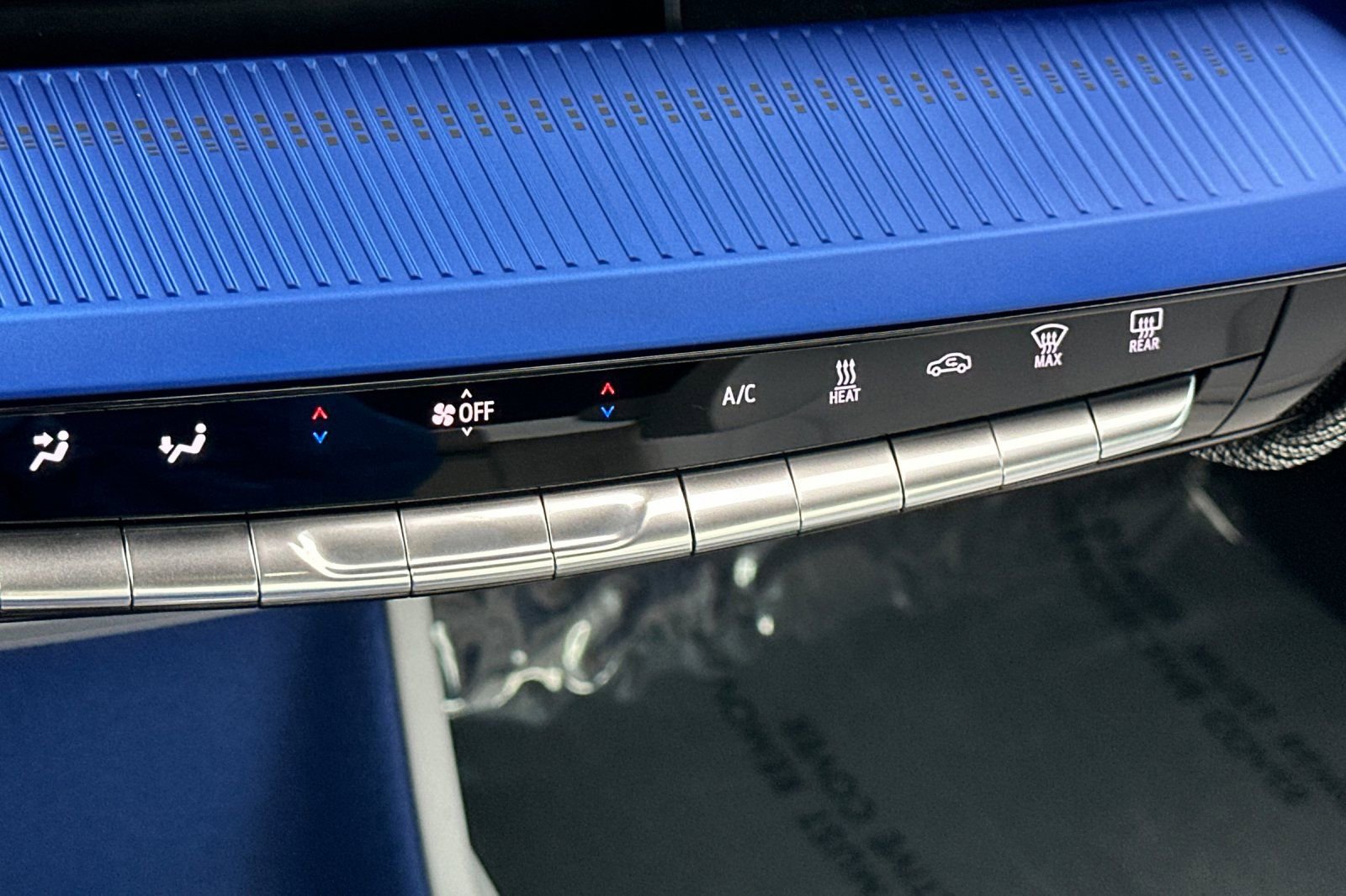 Certified 2025 Cadillac Optiq Luxury 1 image 29