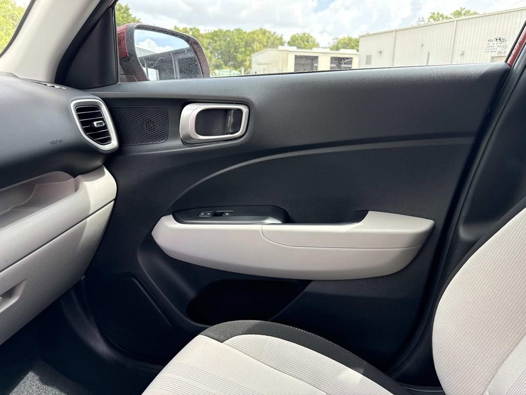 Used 2024 Hyundai Venue SEL FWD image 22