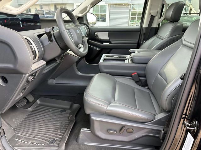 Used 2025 Ford Expedition Active image 9