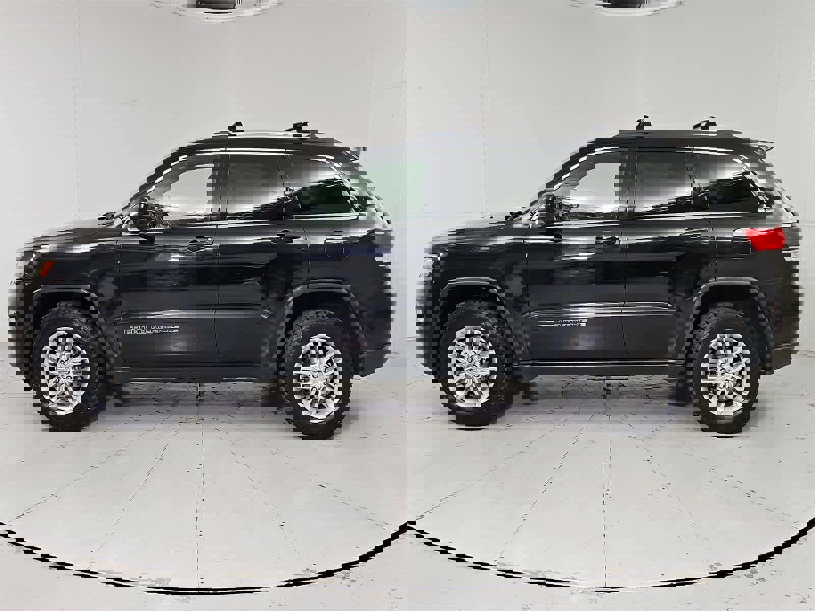 Used 2017 Jeep Grand Cherokee Laredo w/ Quick Order Package 23E image 3