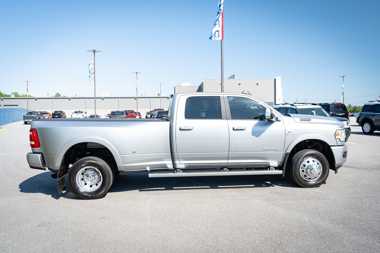 Used 2022 RAM 3500 Laramie AWD/4WD image 11
