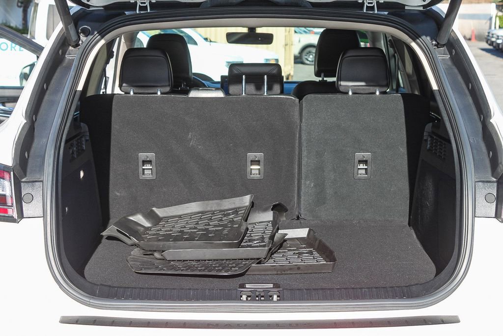 Used 2023 Lincoln Nautilus FWD w/ Premium Package image 31