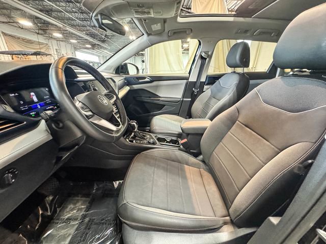 Used 2024 Volkswagen Taos SE w/ Panoramic Sunroof Package image 16