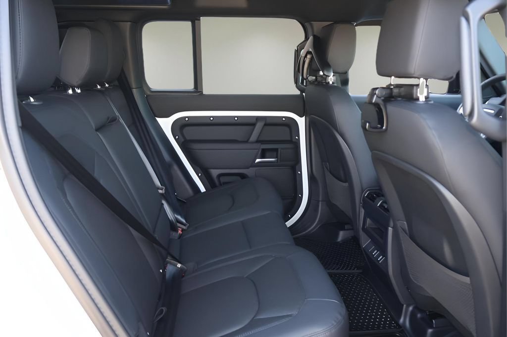 New 2026 Land Rover Defender 110 X-Dynamic SE AWD/4WD image 16