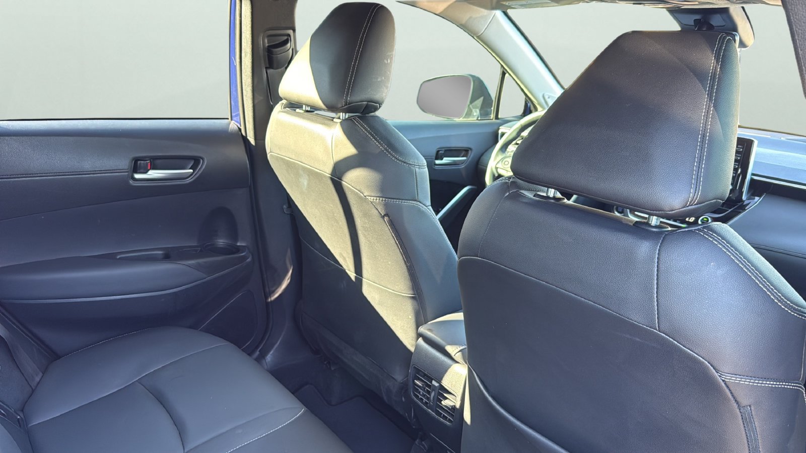 Used 2022 Toyota Corolla Cross XLE w/ Convenience Package FWD image 28