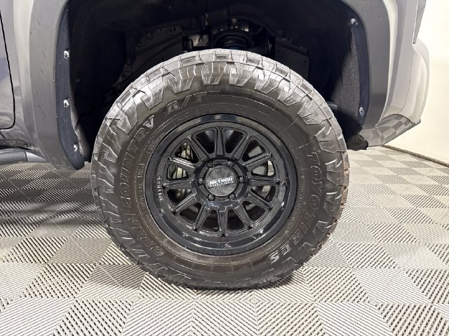 Used 2025 Toyota Tacoma TRD Off-Road AWD/4WD image 11
