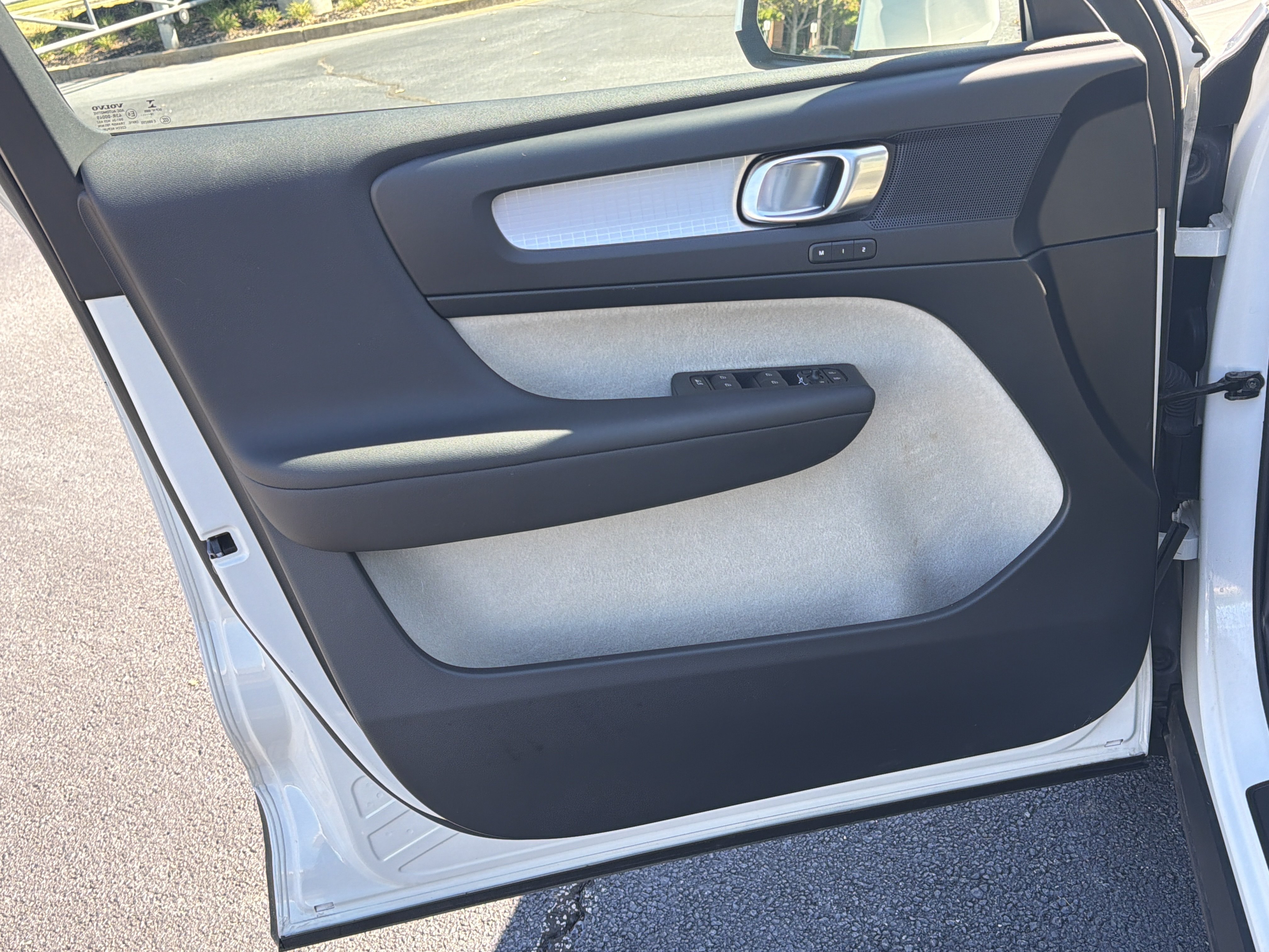 Used 2019 Volvo XC40 T4 Momentum FWD image 22