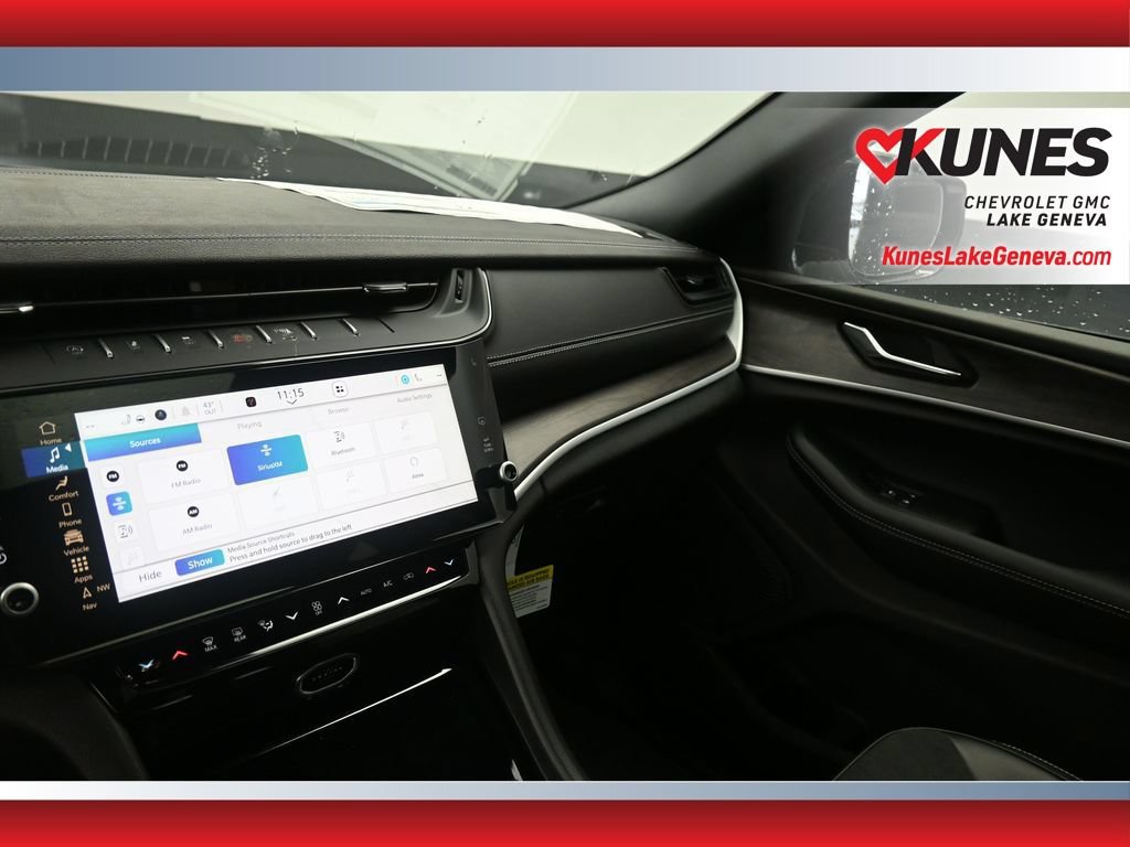 Used 2026 Jeep Grand Cherokee Altitude AWD/4WD image 19