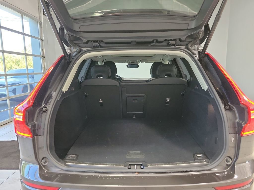 Used 2025 Volvo XC60 B5 Plus image 41