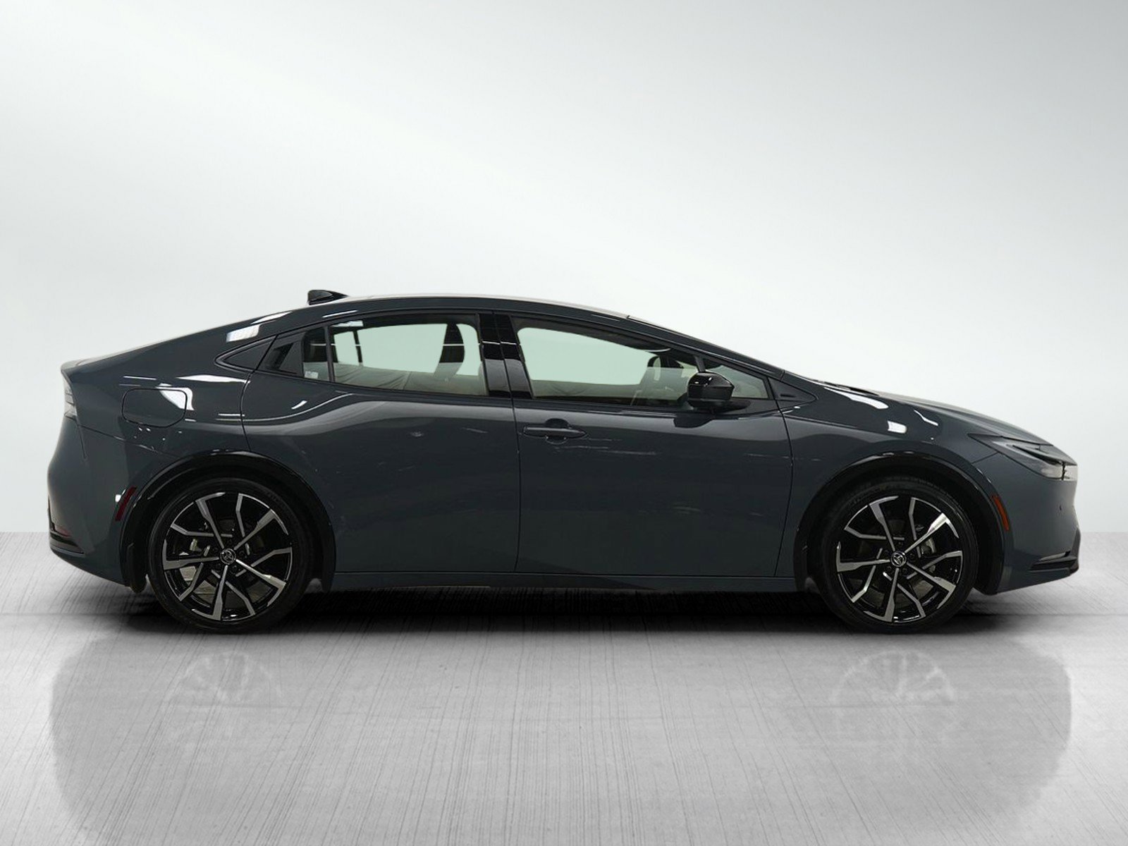 Used 2025 Toyota Prius Plug-In Hybrid FWD image 6