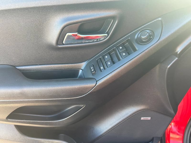 Used 2017 Chevrolet Trax Premier w/ Driver Confidence II Package FWD image 18