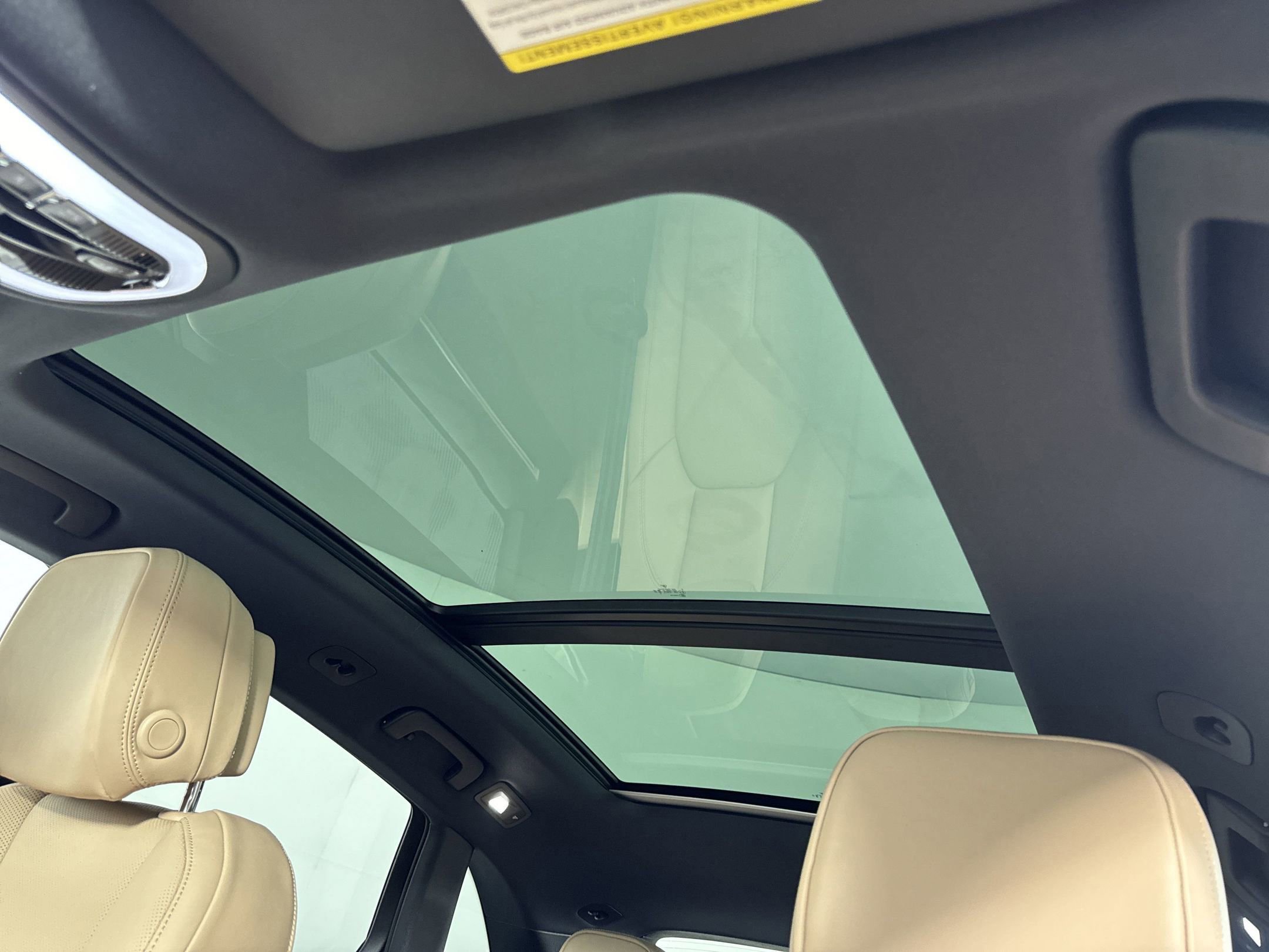 Certified 2025 Porsche Macan image 15