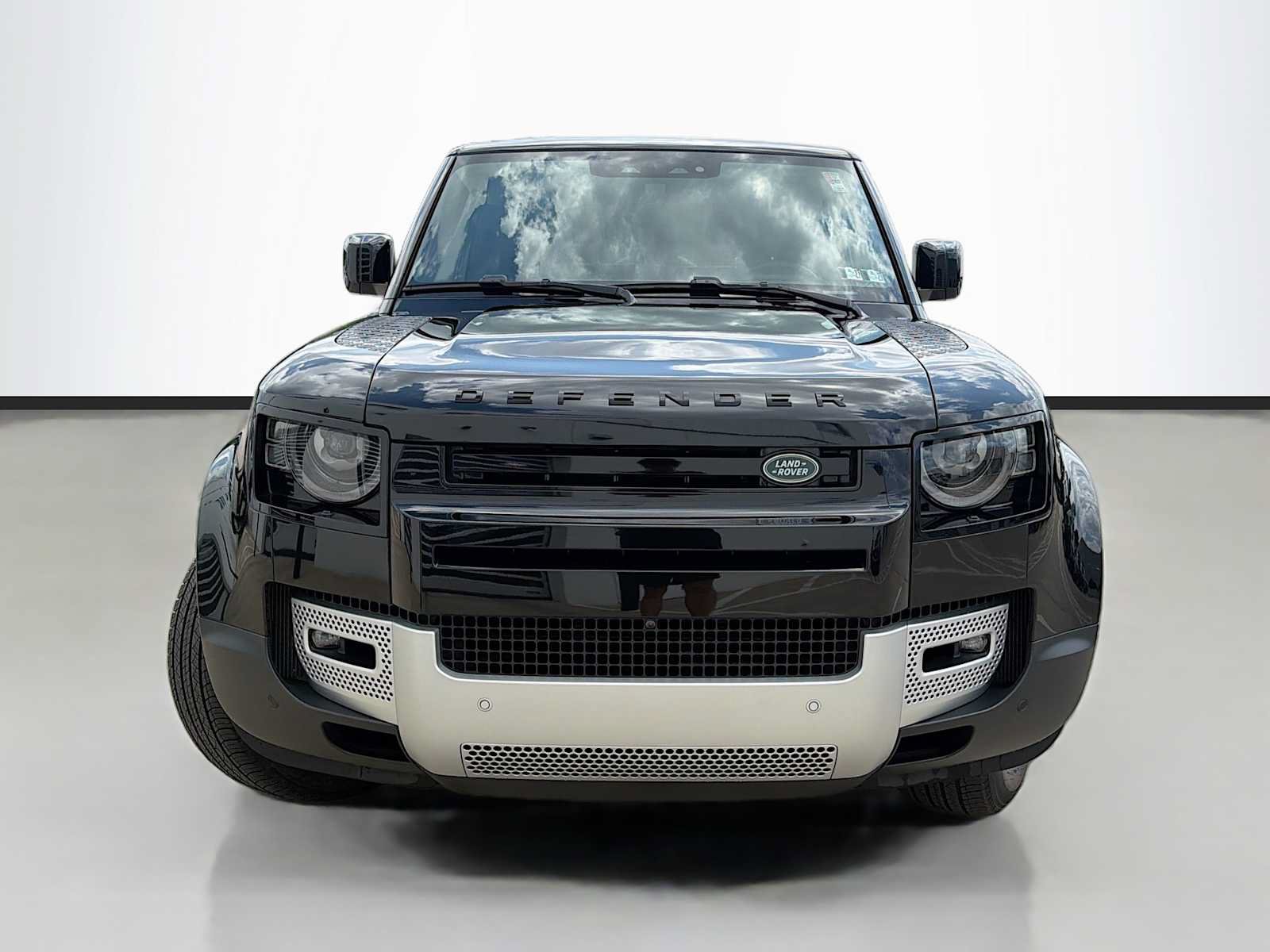 Certified 2023 Land Rover Defender 90 SE AWD/4WD image 2