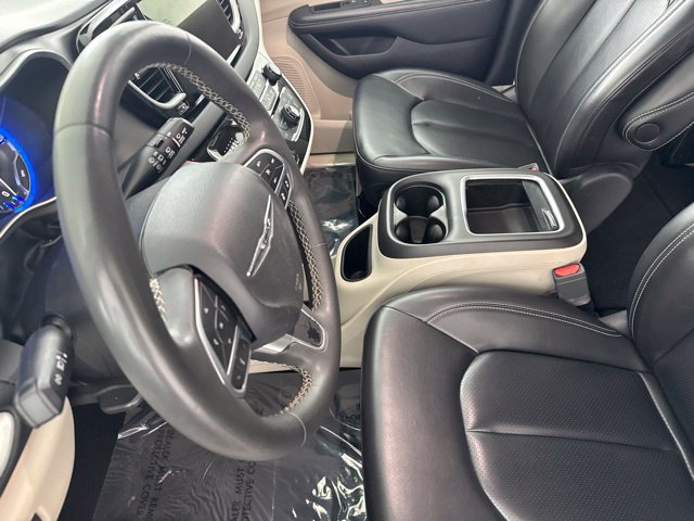 Used 2023 Chrysler Pacifica Touring-L FWD image 23