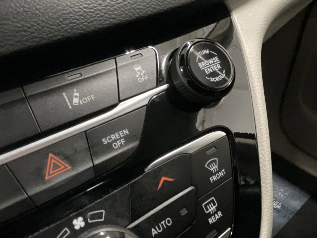 Used 2024 Chrysler Pacifica Touring-L image 29