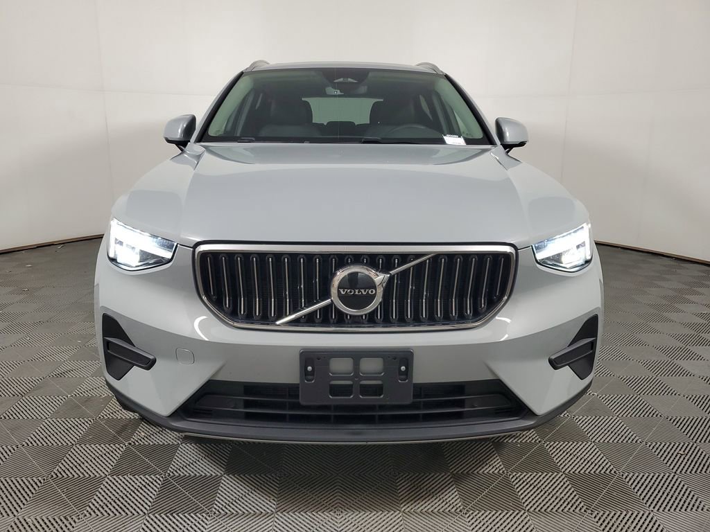 Certified 2025 Volvo XC40 B5 Core image 2