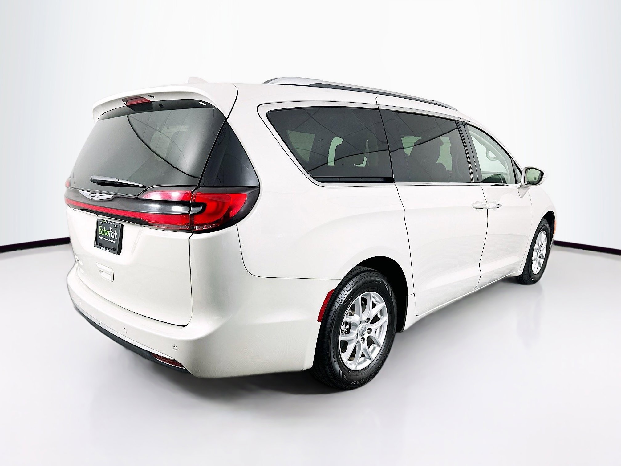 Used 2021 Chrysler Pacifica Touring-L image 9