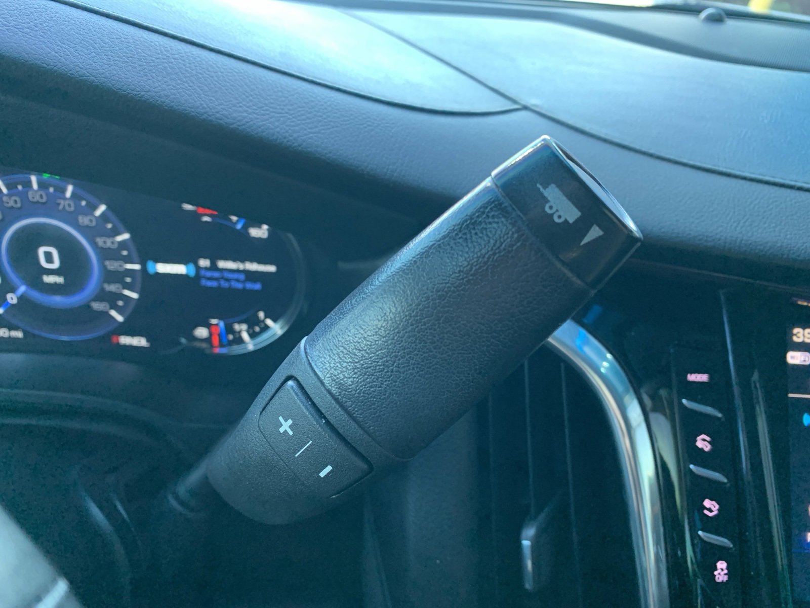 Used 2017 Cadillac Escalade ESV 4WD image 40