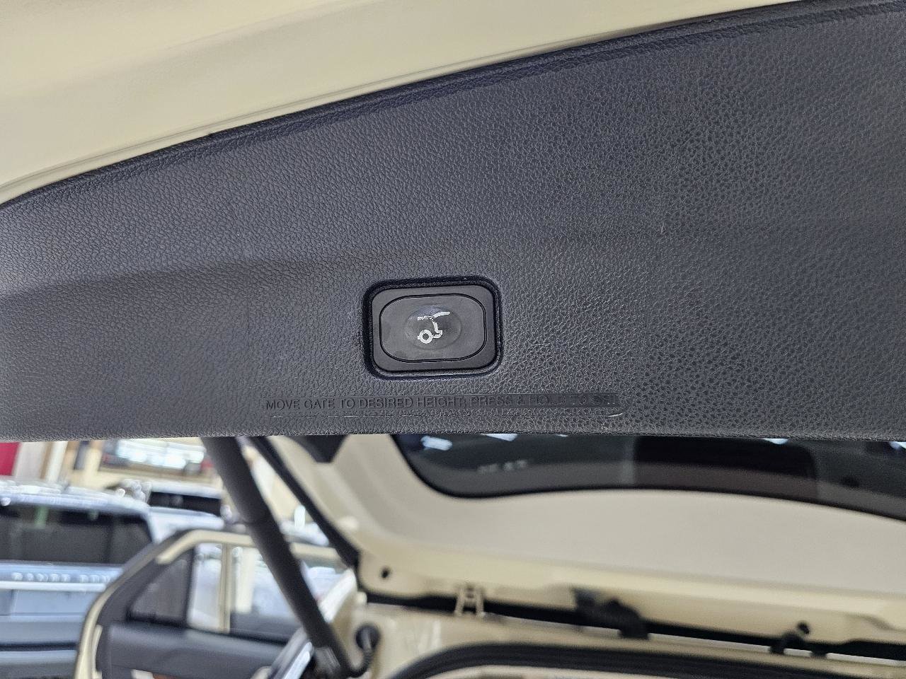 Used 2018 Ford Explorer Platinum image 15