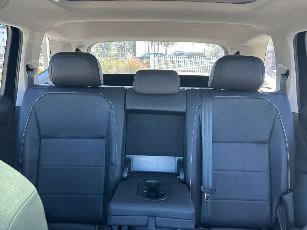 Used 2021 Volkswagen Tiguan SE w/ Panoramic Sunroof Package image 5