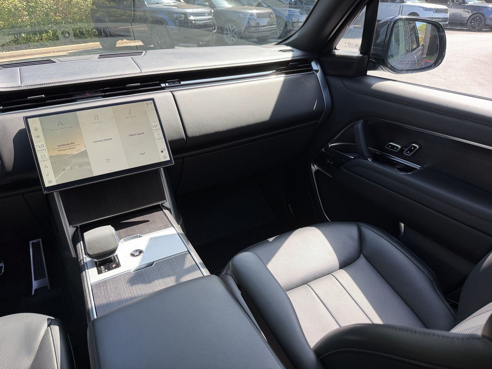 Used 2025 Land Rover Range Rover Long Wheelbase SE AWD/4WD image 30