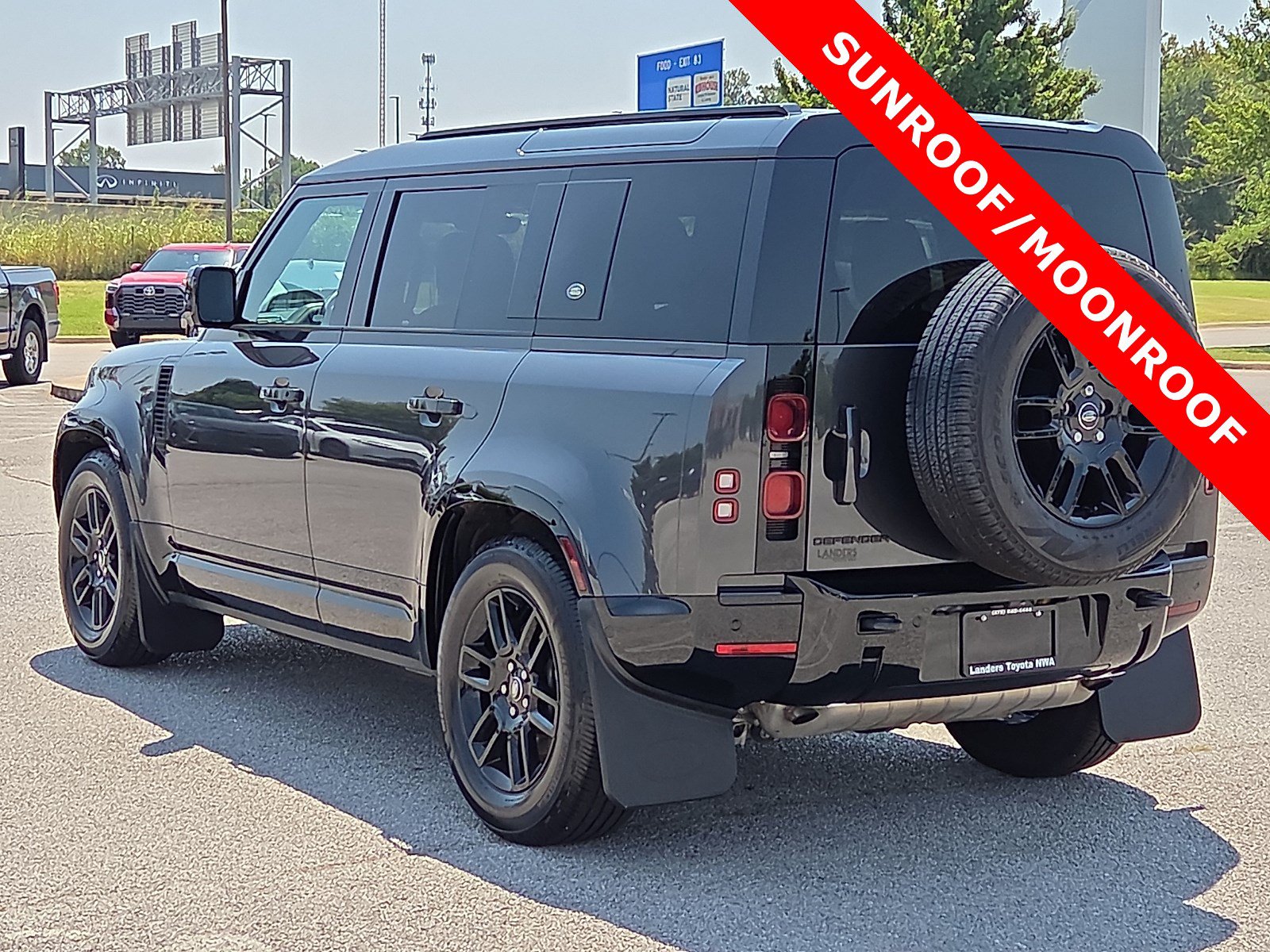 Used 2024 Land Rover Defender 110 X-Dynamic SE AWD/4WD image 4