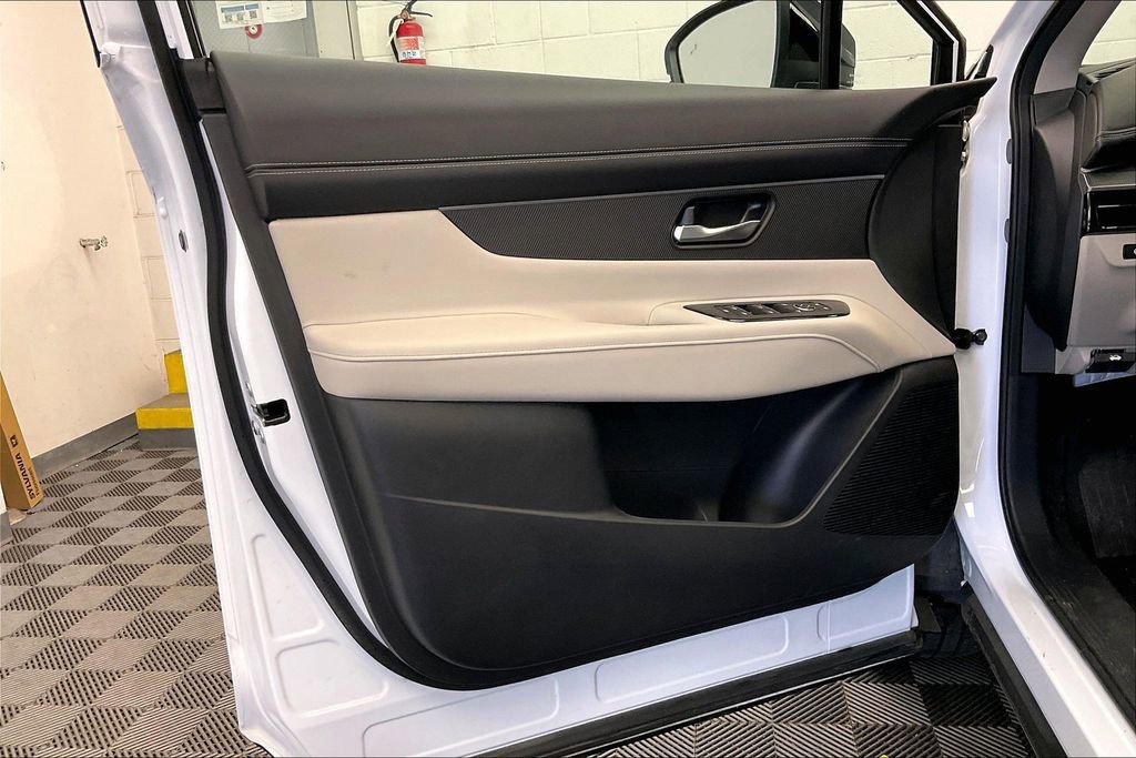 Certified 2025 Nissan Murano SV image 22