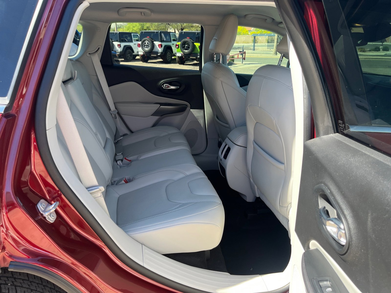 Used 2020 Jeep Cherokee Limited w/ Technology Group image 18