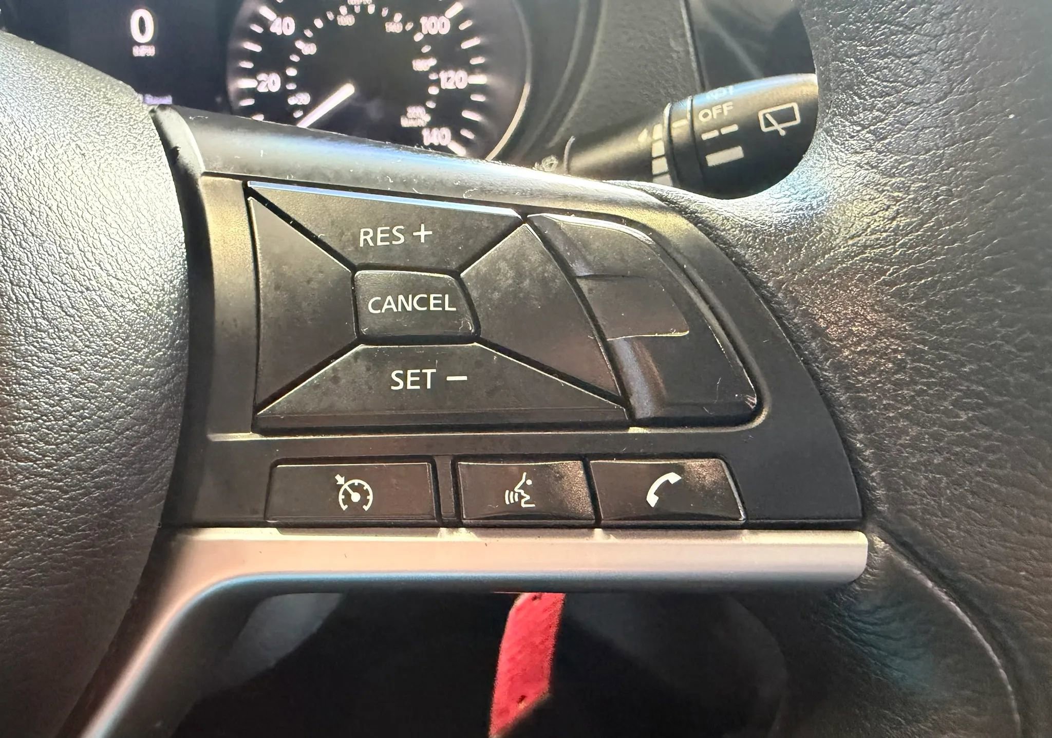 Used 2018 Nissan Rogue S AWD/4WD image 14