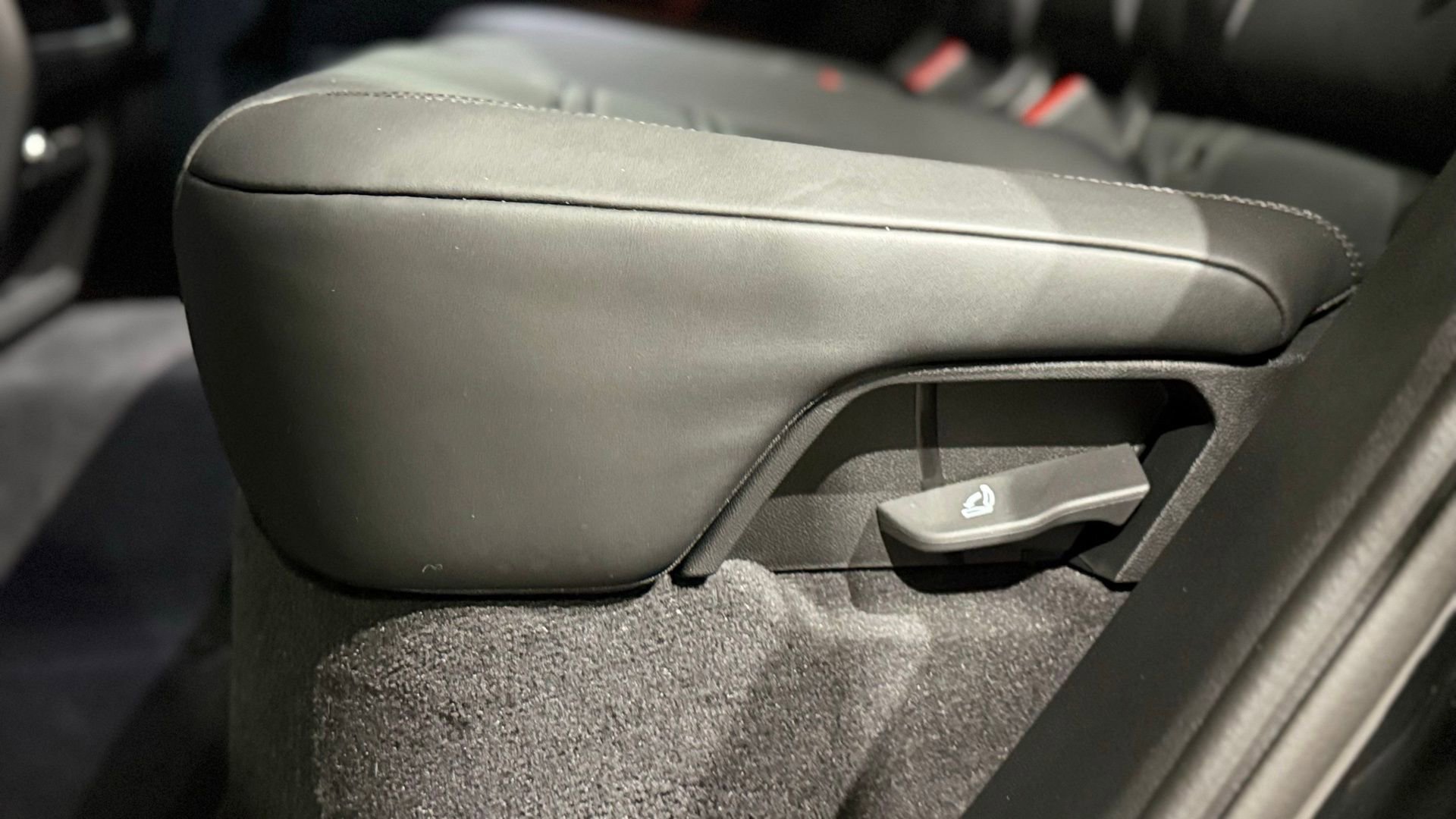 Used 2025 Porsche Cayenne Coupe image 50