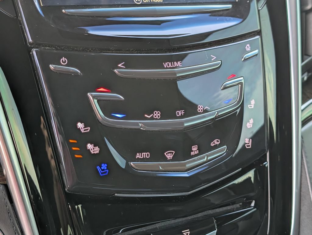 Used 2020 Cadillac Escalade Platinum AWD/4WD image 28