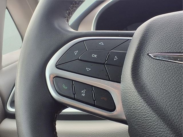 Used 2023 Chrysler Voyager LX FWD image 16