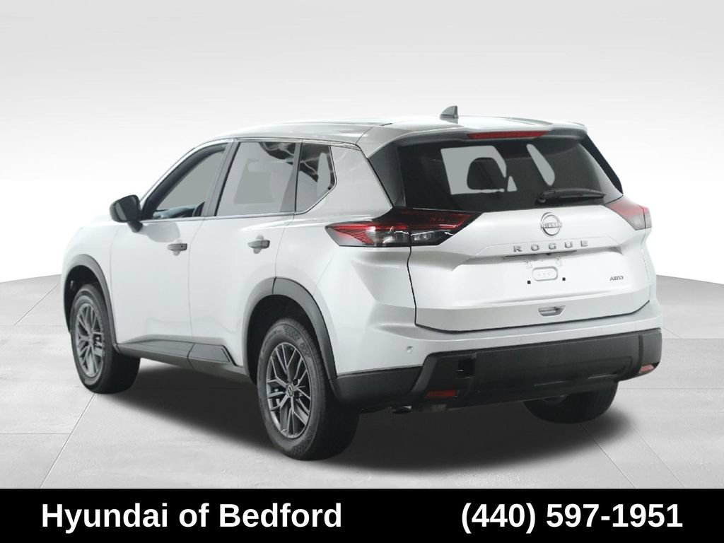 Used 2024 Nissan Rogue S AWD/4WD image 42