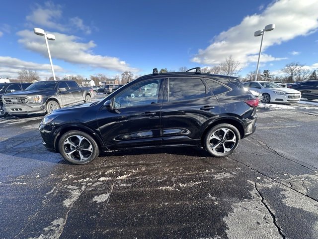 Used 2023 Ford Escape ST-Line Select w/ Tech Pack #2 image 2