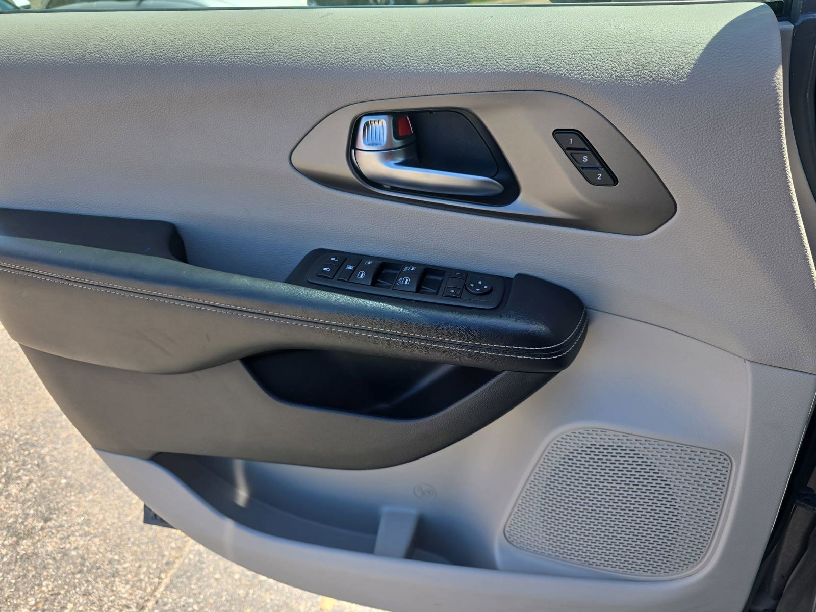Used 2022 Chrysler Pacifica Touring-L FWD image 29