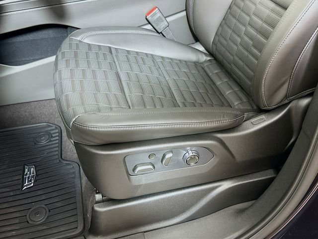 New 2026 Cadillac Escalade Platinum Sport w/ LPO, ONYX Package AWD/4WD image 18
