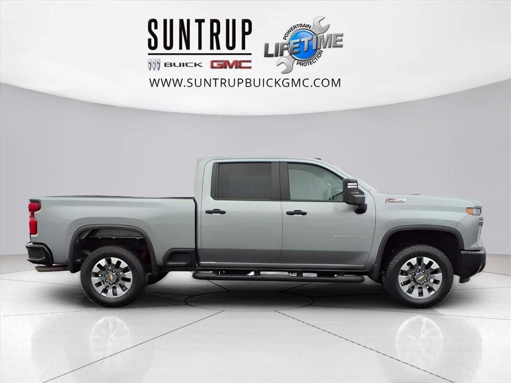 Used 2024 Chevrolet Silverado 2500 Custom w/ Custom Value Package image 3