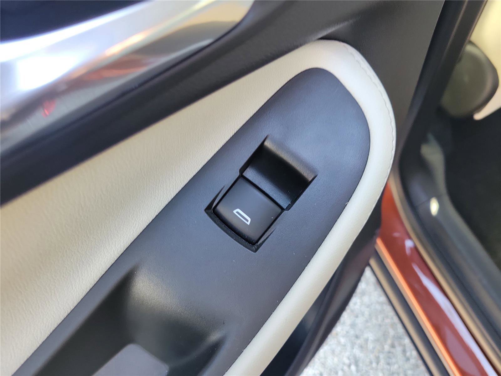 Used 2020 Buick Encore GX Essence w/ Experience Buick Package image 17