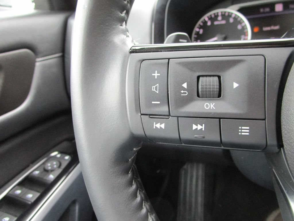 Used 2024 Nissan Pathfinder SL FWD image 31