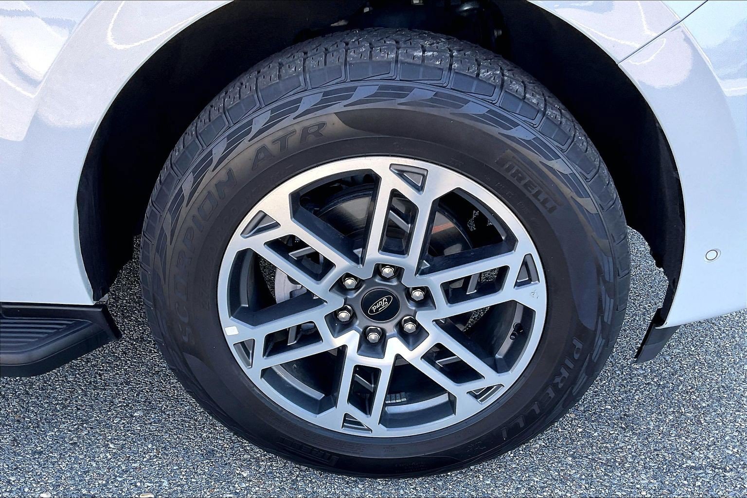 Used 2025 Ford Expedition Active AWD/4WD image 9