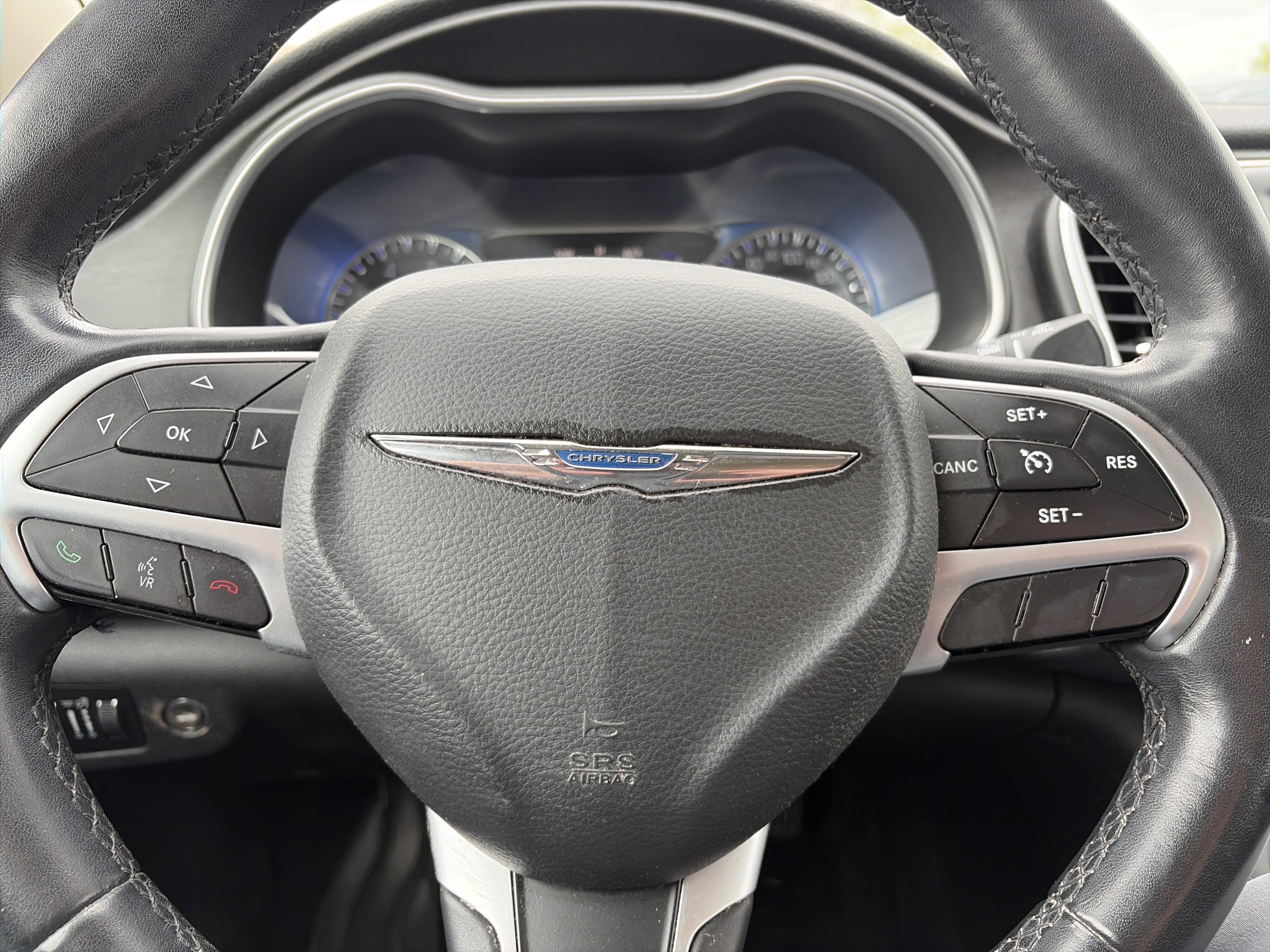 Used 2015 Chrysler 200 Limited w/ Convenience Group FWD image 10