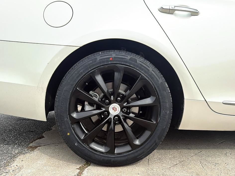 Used 2013 Cadillac XTS Luxury w/ Driver Awareness Package FWD image 25